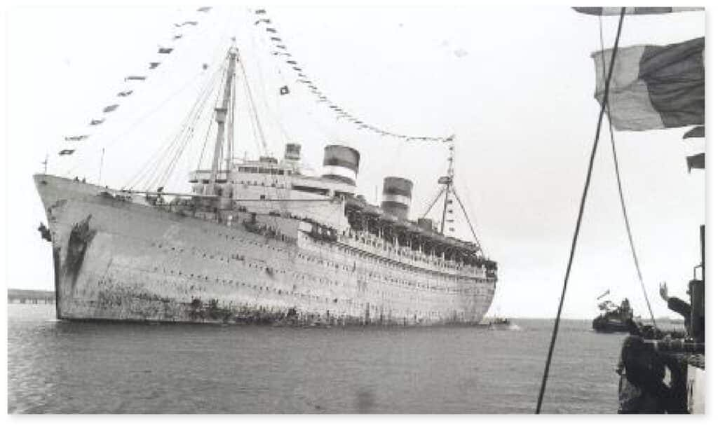 Nieuw Amsterdam 2 coming home in 1946.