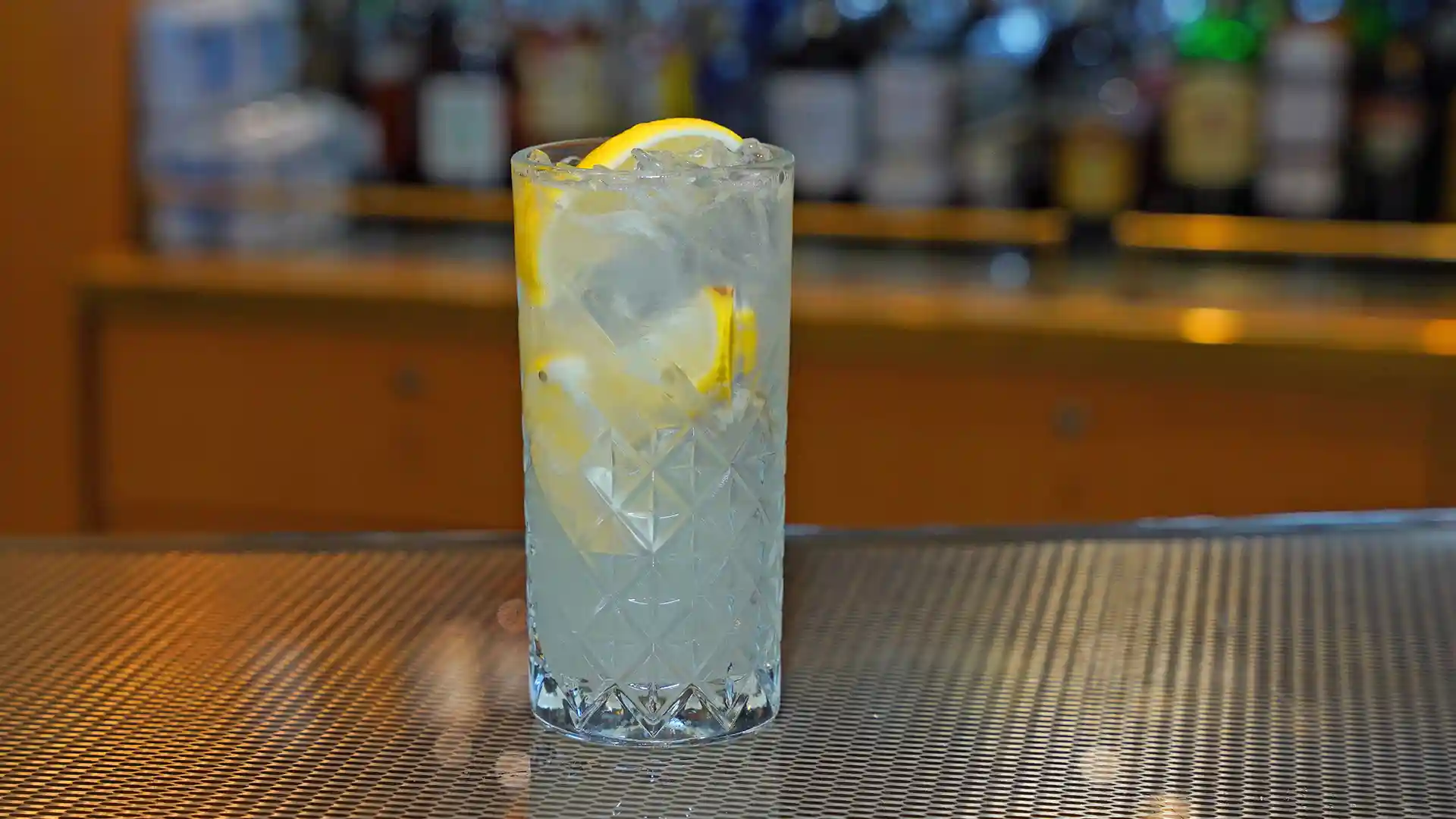 Mocktail in drinking glass with lemonade flavors.