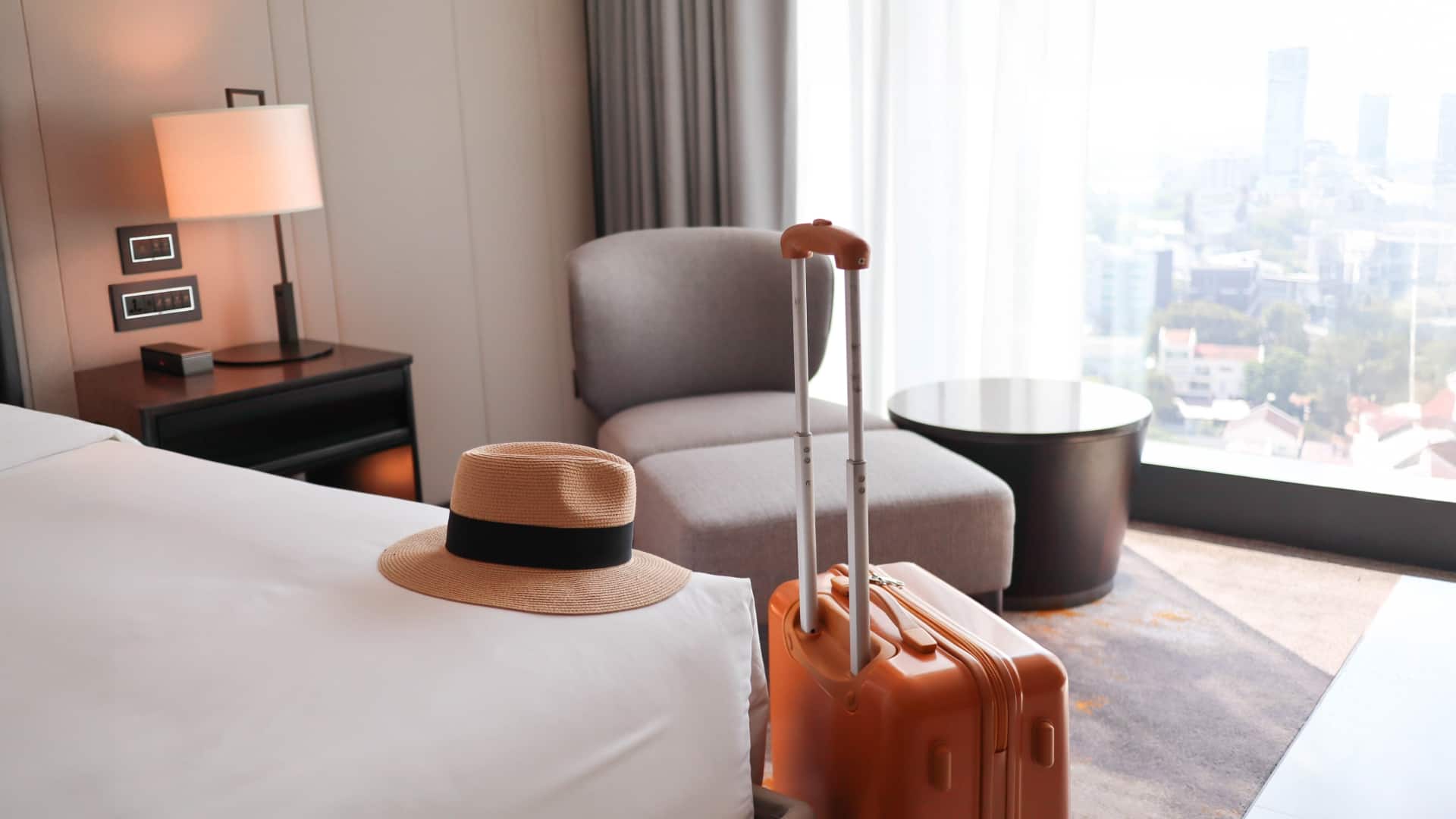 How to Seamlessly Plan the Days Before & After Your Cruise