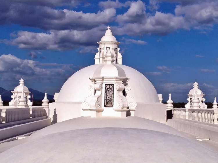 A view of a white palace in Corinto Nicaragua
