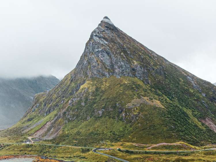A shot of a mountain on an island at Port Geiranger in Norway