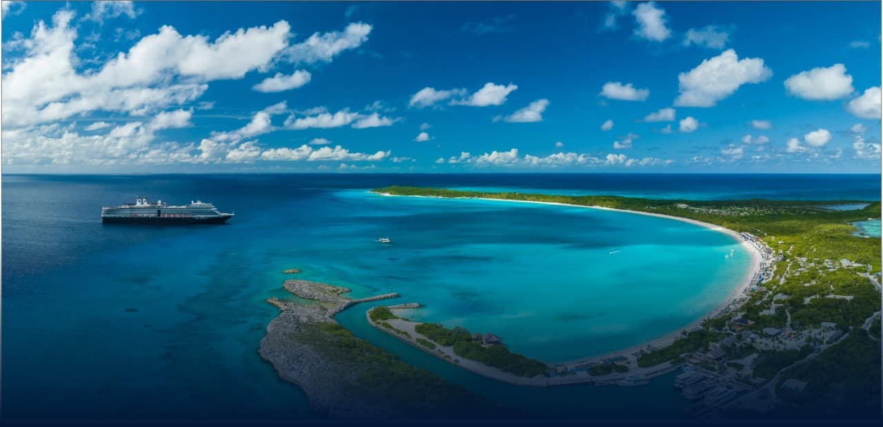 A view of a ship coming into RelaxAway, Half Moon Cay.™